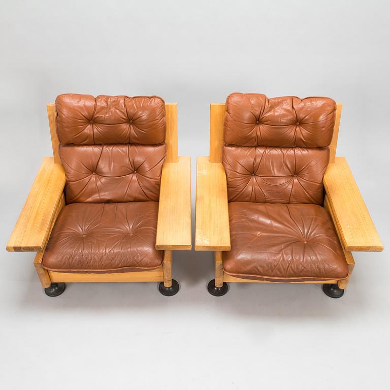 HANNU JYRÄS, a pair of 1970's armchairs for Uveka.