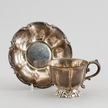 KOPP OCH FAT, silver, svenska importstämplar, omkring år 1900. Vikt 150 g.