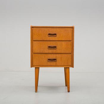 HALL/BARNBYRÅ, teak. 1960-tal.