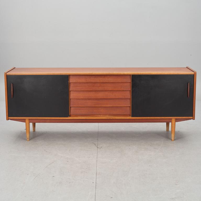 SIDEBOARD, "Trio", Nils Jonsson, Troeds, 1900-talets andra hälft.