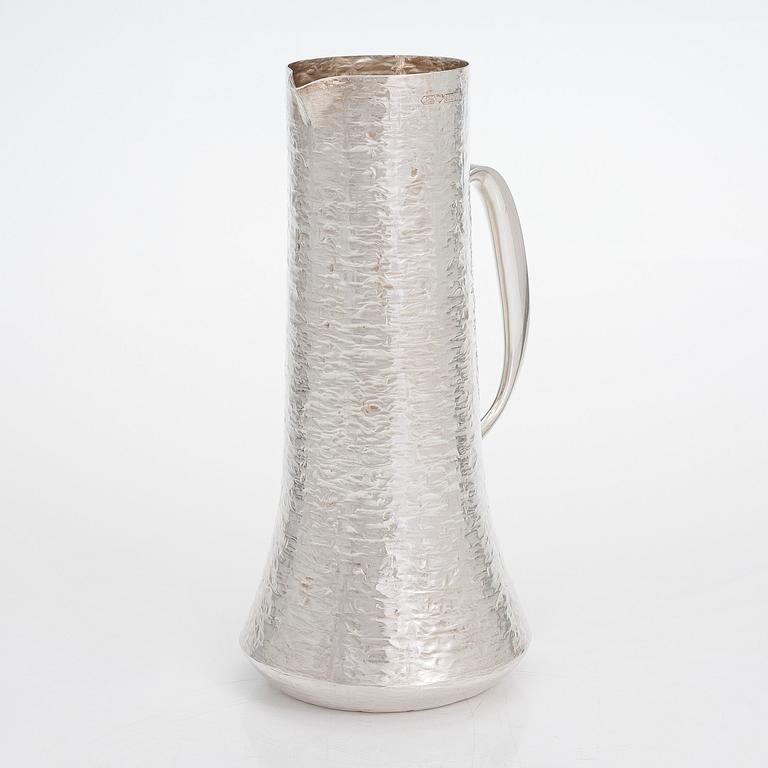 Tapio Wirkkala, silver pitcher with six silver beakers marked TW, Kultakeskus, Hämeenlinna Finland 1984-1986.