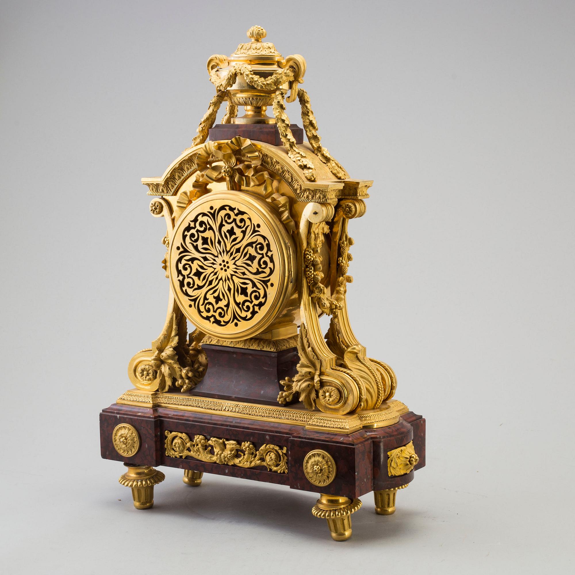 BORDSPENDYL, franskt, empirestil, 1800-talets slut, marmor och förgylld brons.