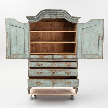 A rococo cabinet from the 1700's.