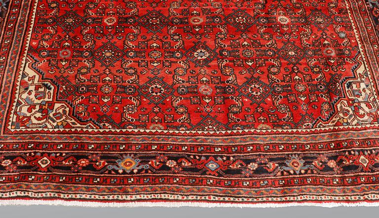 A carpet, Hamadan, ca 314 x 216 cm.