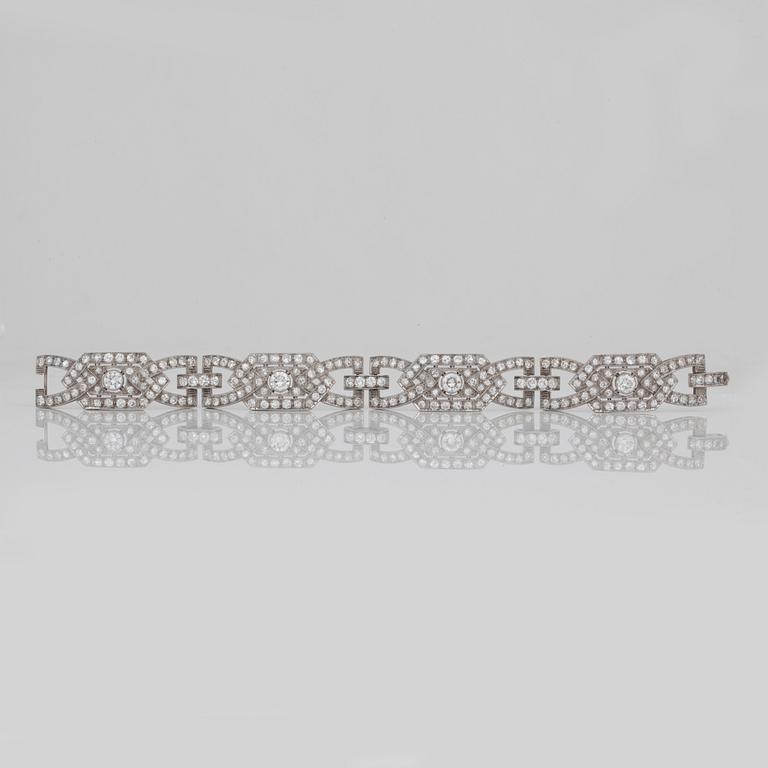 An Art Deco old-cut diamond bracelet. Total carat weight circa 7.50 cts.