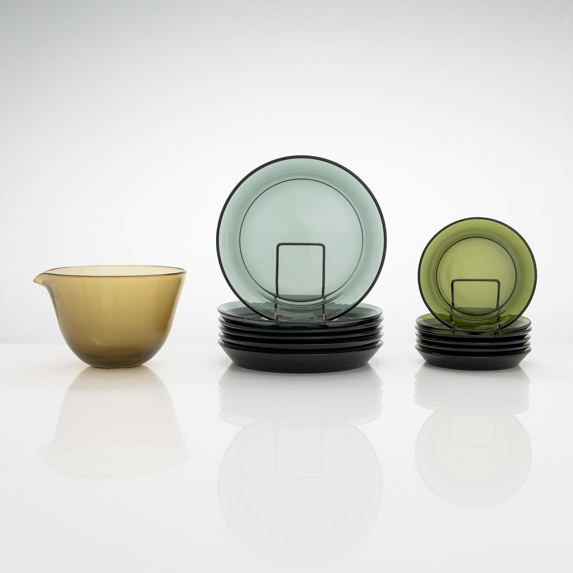 Kaj Franck, a 13-piece set of pressed glassware for Nuutajärvi, mid 20th century.