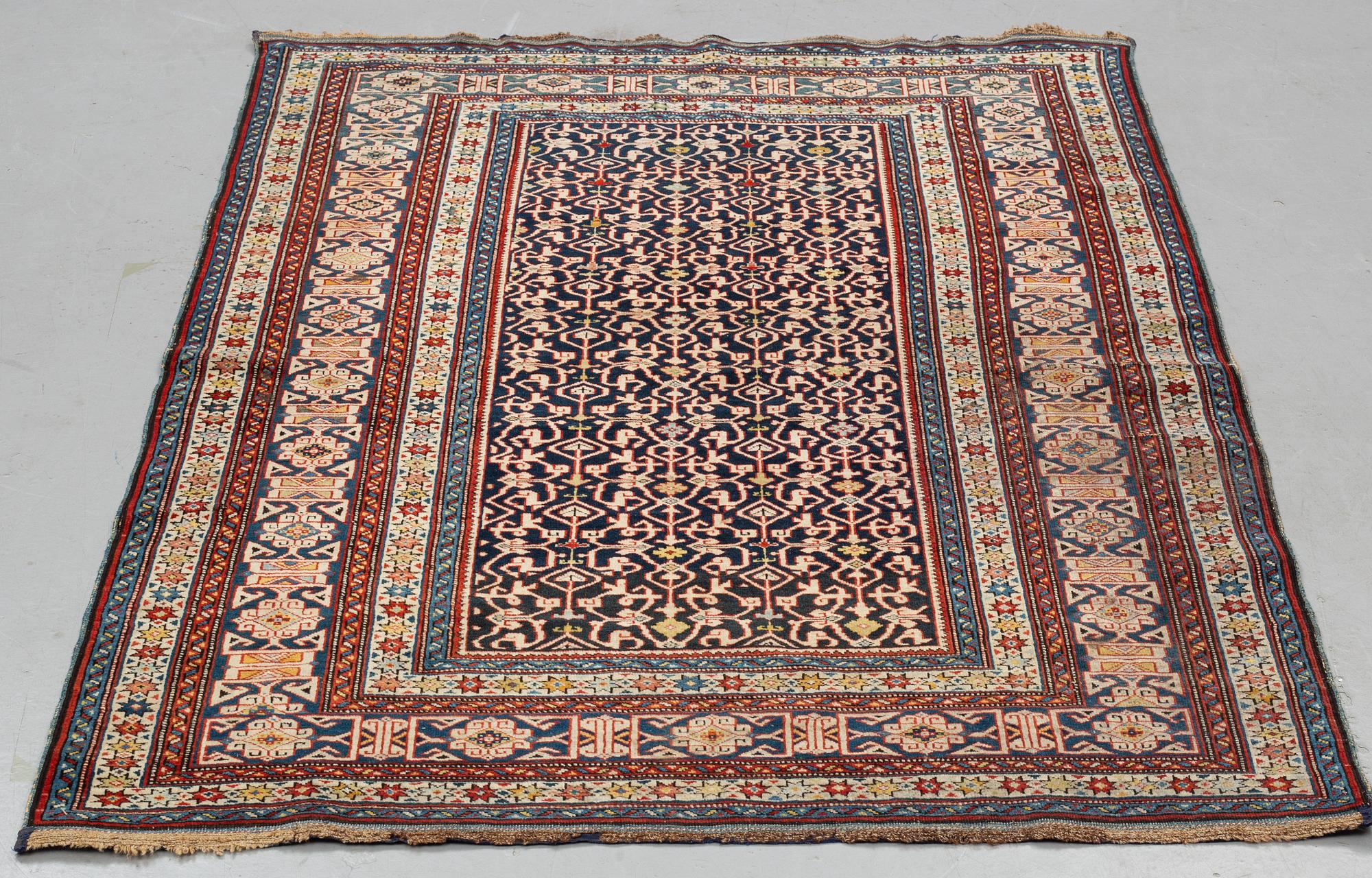 Matta, antik/semiantik Shirvan sannolikt, ca 178-180 x 125-129,5 cm (kortsidorna inklusive 2-2,5 cm "slätväv"),