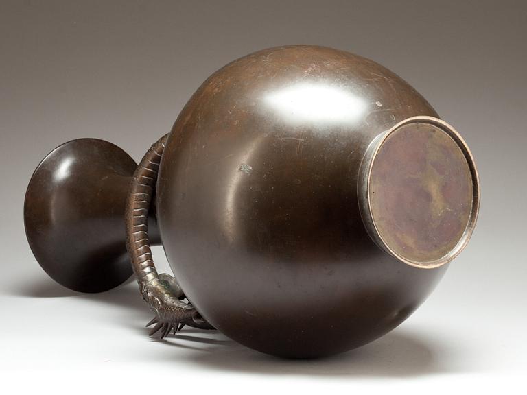 VAS, brons. Kina, 1900-tal.