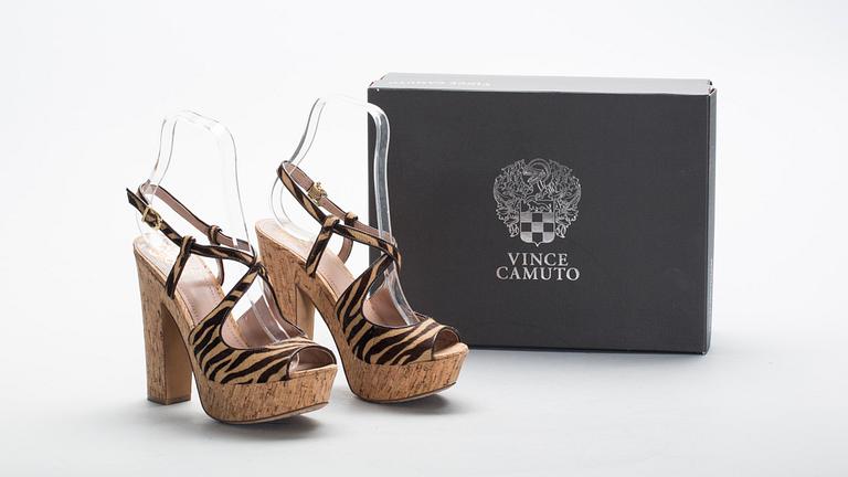 SKOR, Vince Camuto.