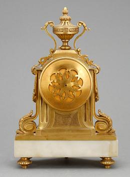 BORDSPENDYL, Louis XVI-stil, Frankrike, omkring 1900.