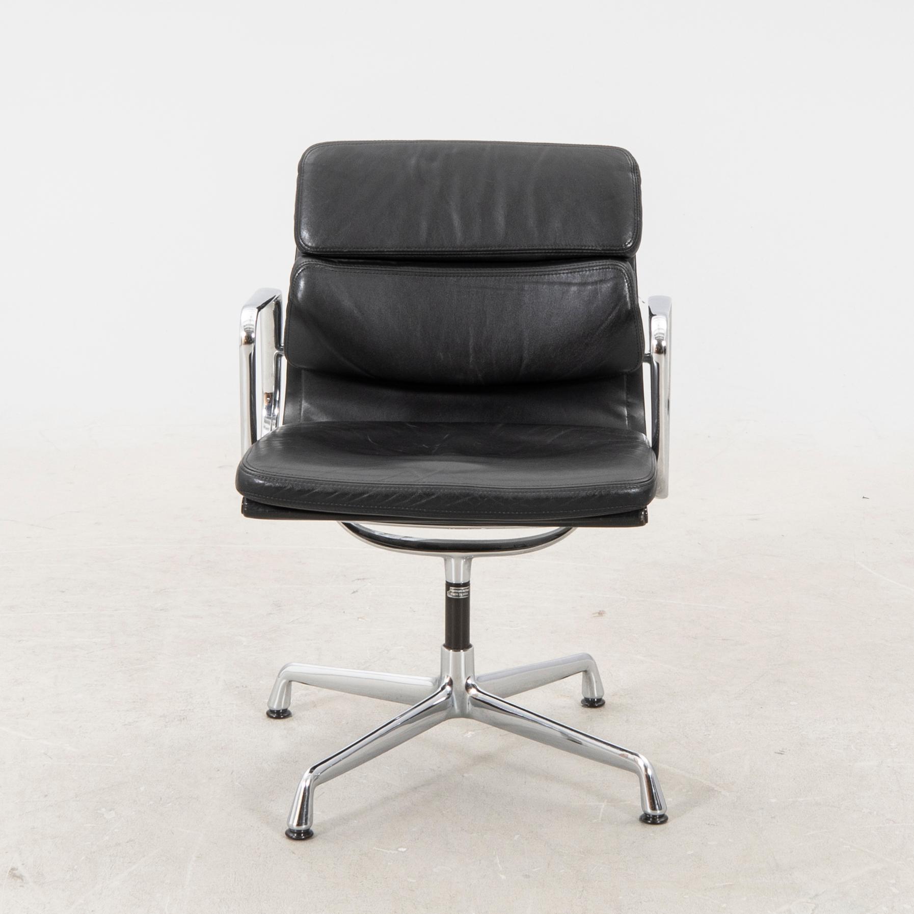 Charles & Ray Eames, skrivbordsstol, "EA208 Soft Pad Chair", Herman Miller.