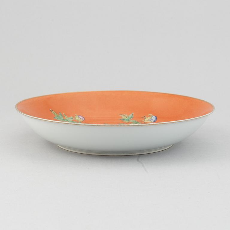 A famille rose dish, second half of the 20th century with Qianlong mark.