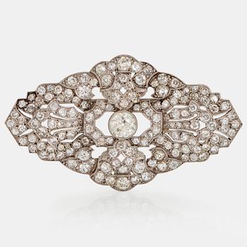 1022. A platinum brooch set with old-cut diamonds with a total weight of ca 6.50 cts.