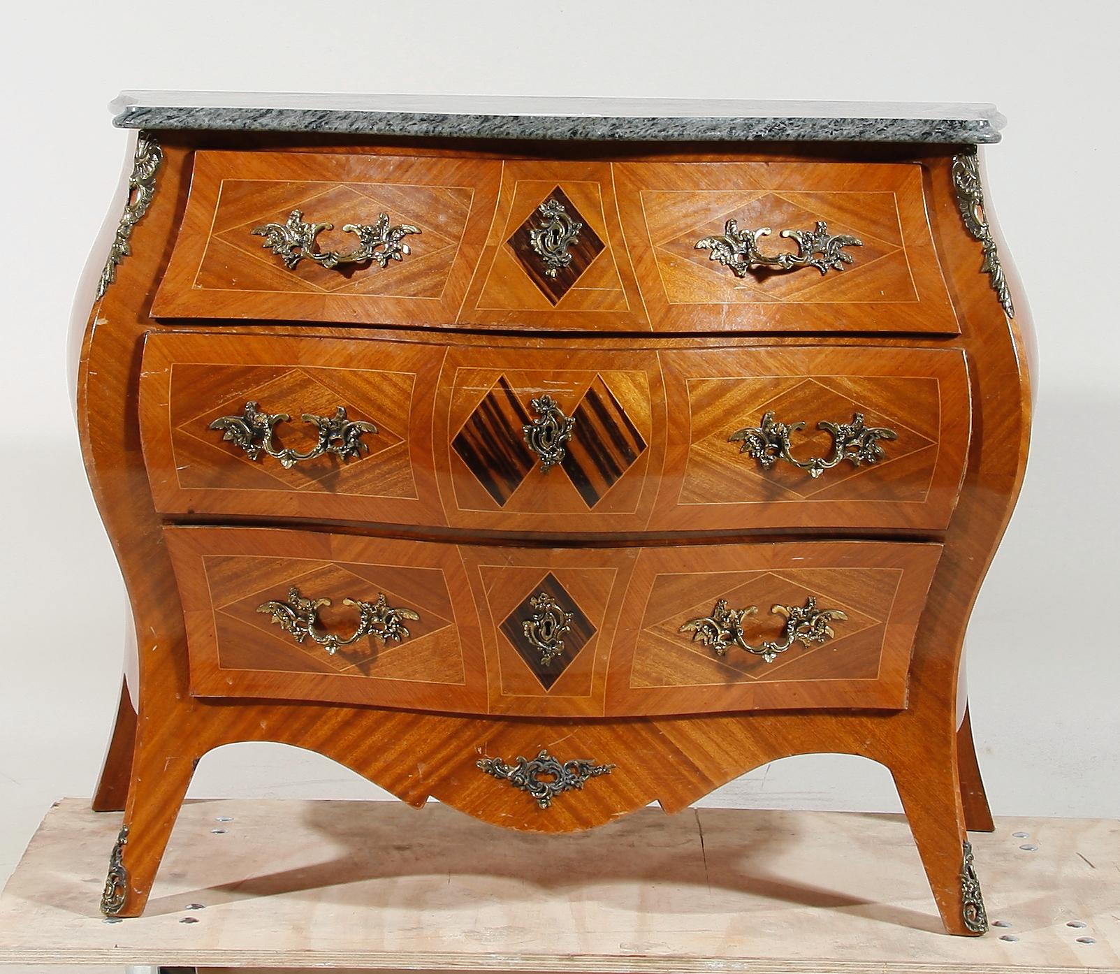 BYRÅ, rokokostil, 1900-talets mitt.