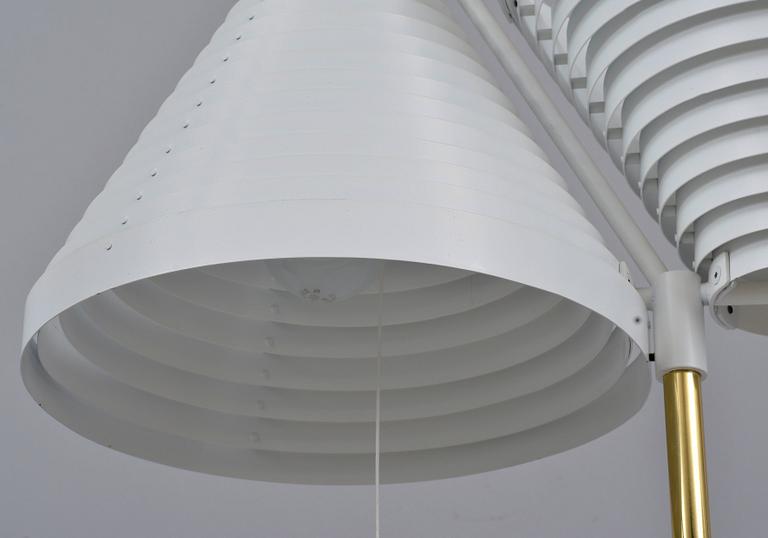 Alvar Aalto, GOLVLAMPA A 810.