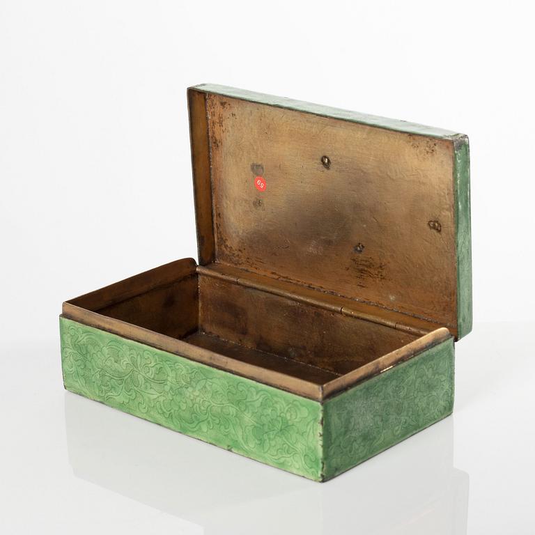 An enamelled box with cover, a mirror and a stamp, late Qing dynasty.