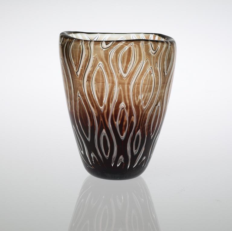 An Edvin Öhrström 'ariel' glass vase, Orrefors 1950's.