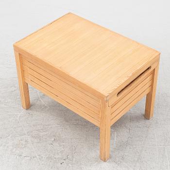 Carl Malmsten, "Gästpallen Z", pall med lock, Carl Malmsten Centrum för träteknik & design.