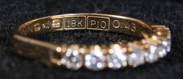 RING, 18K guld samt 8 briljanter. Enl inskription 0.43 ct.