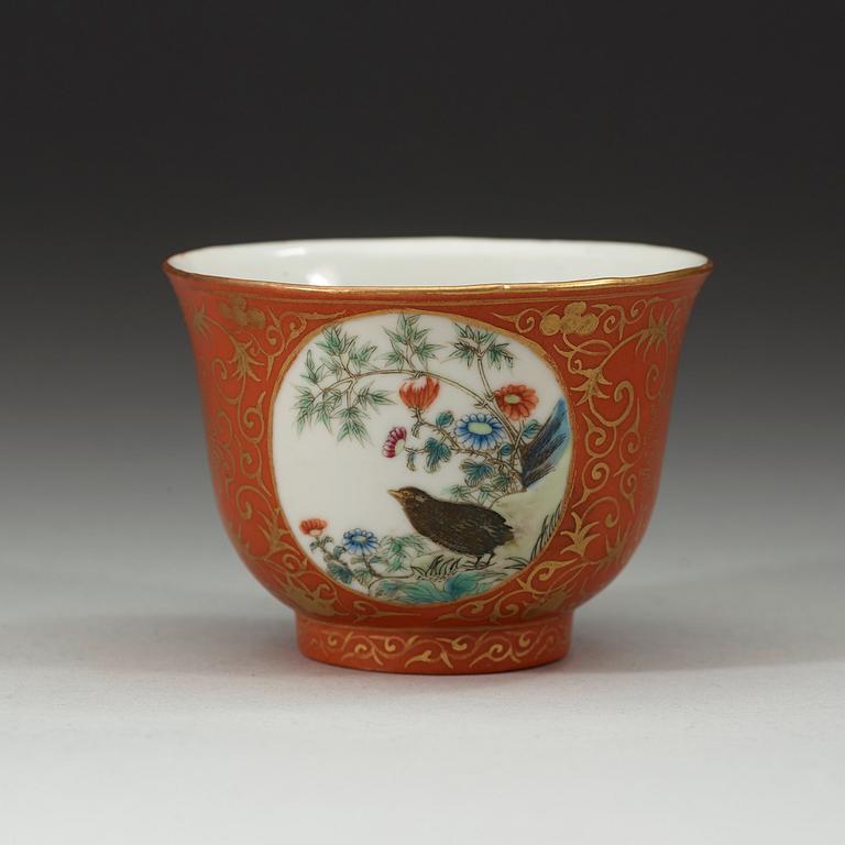 A famille rose and orange with gold cup, Qing dynasty 19th century. With Qianlongs sealmark in red.