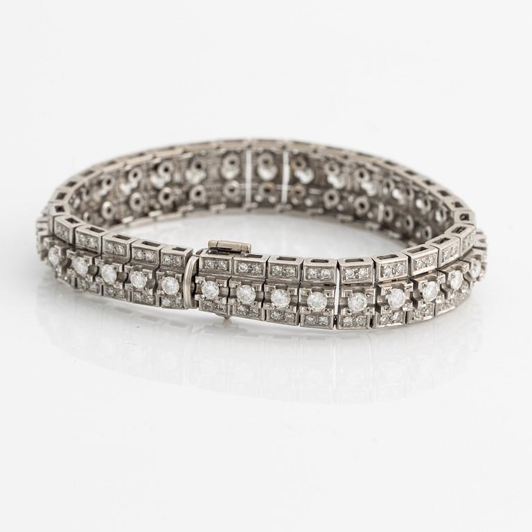 Bracelet in platinum with round brilliant and eight-cut diamonds.