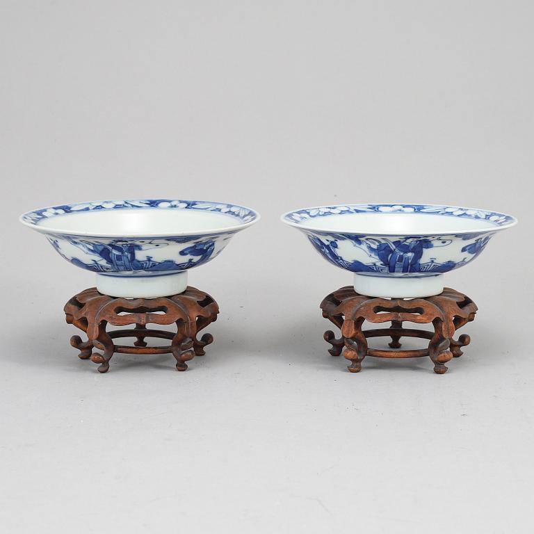 A pair of blue and white bowls, Qingdynasty, circa 1900.