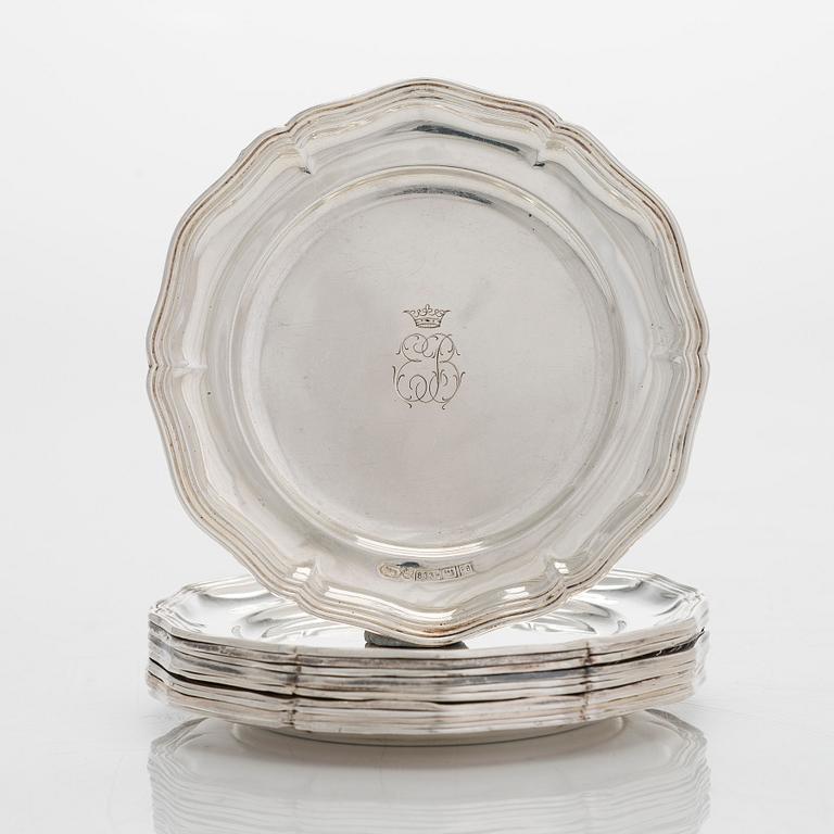 Lasinalusia, 18 kpl, cocktaillusikoita, 7 kpl, hopea, ja pullonalusia 3 kpl, alpakka, suomalaiset valmistajat, 1930-luku.