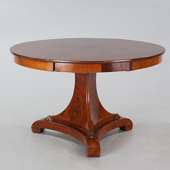 A ca 1900s dinner table. - Bukowskis