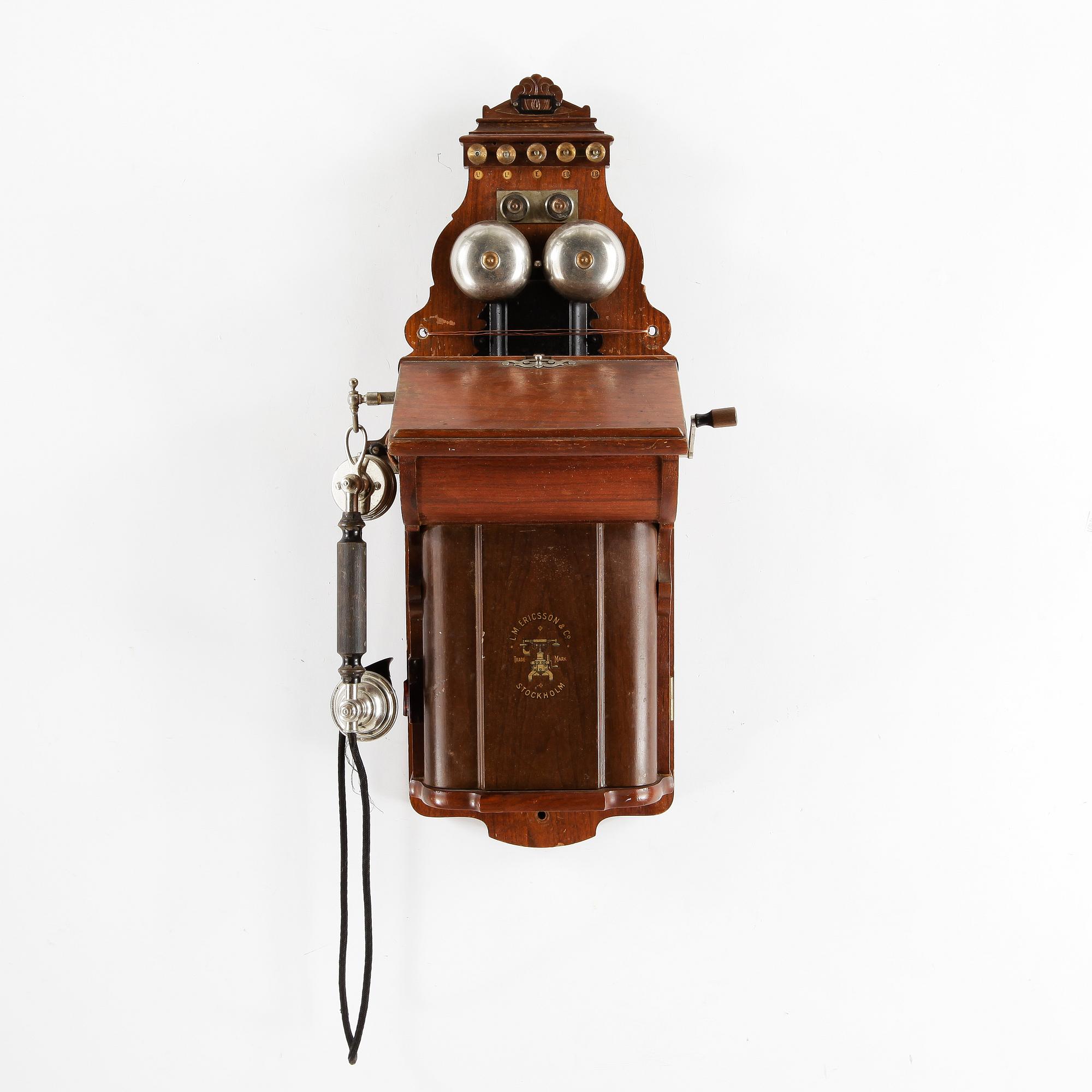 VÄGGTELEFON. LM Ericsson, omkring sekelskiftet 1900.