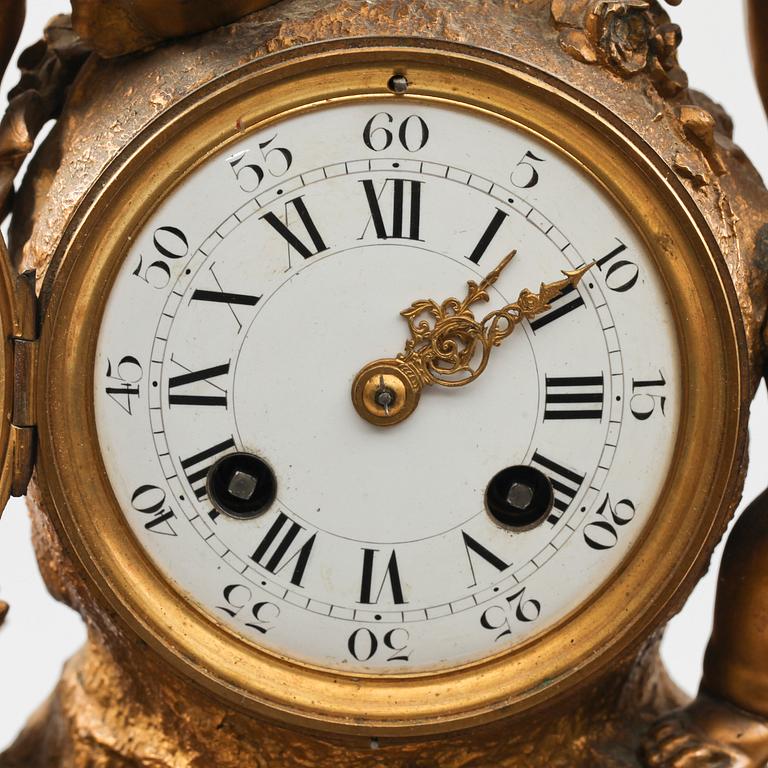 BORDSPENDYL, troligen Frankrike omkr 1900.