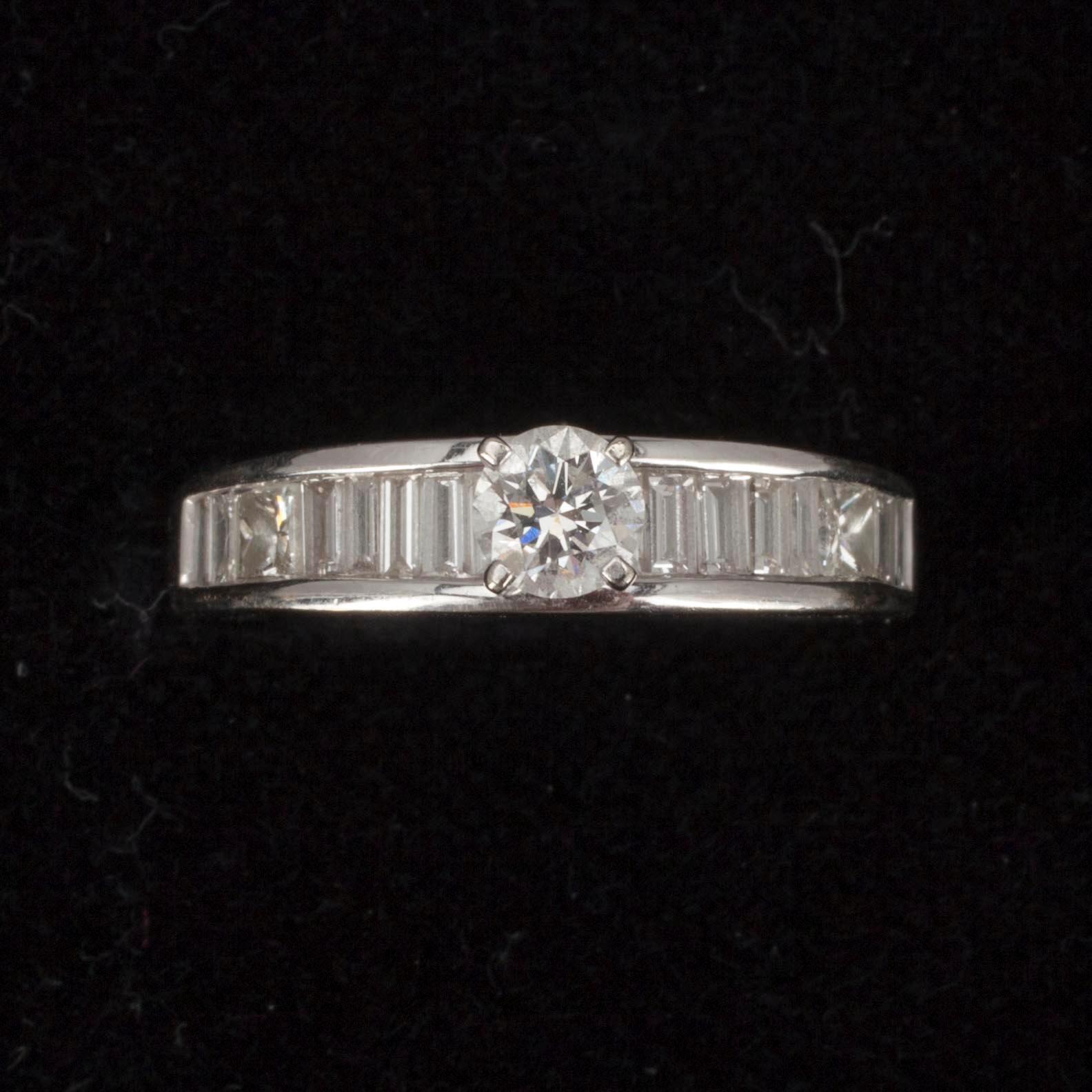 RING, vitguld 18K och diamanter tot. 1 ct. Vikt ca 4 g.