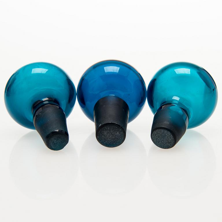 NANNY STILL, "Flindari" karaffer, 3 st, Riihimäen Lasi Oy 1960-tal.