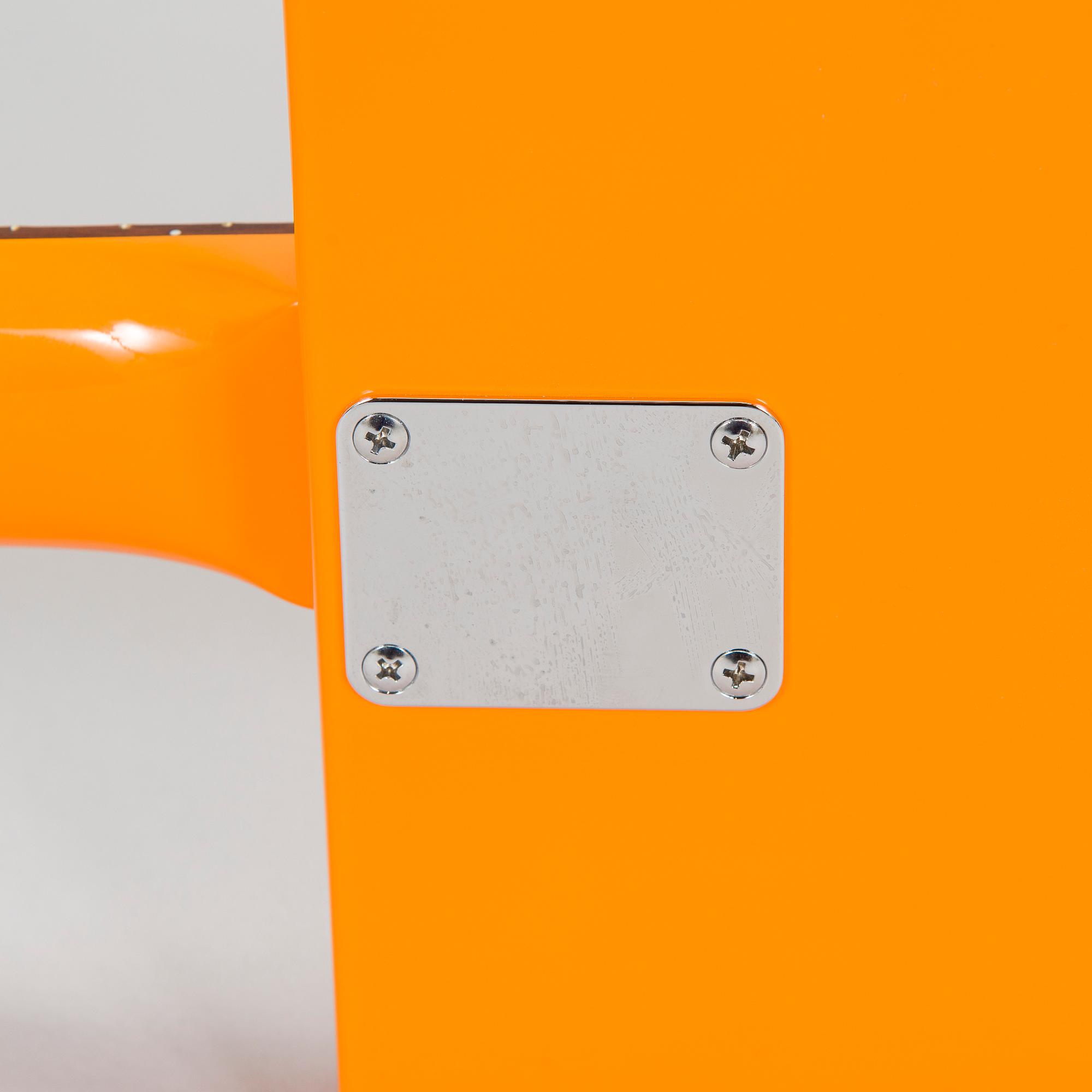 Eero Aarnio, kitara, " Copacabana Guitar", signeerattu Eero Aarnio, Lottonen Guitars, 2006.