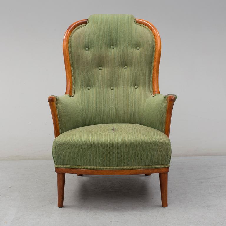 CARL MALMSTEN, fåtölj, "Vår Fru", O.H. Sjögren, Tranås. Brickmärkt. 1900-talets andra hälft.