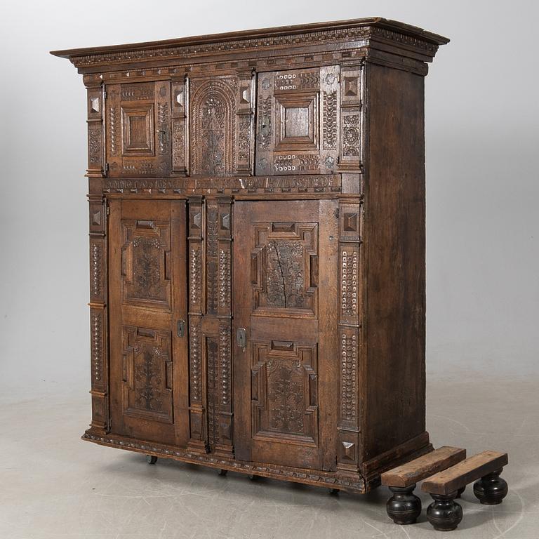 Skåp, Renässans-stil 1800-tal.