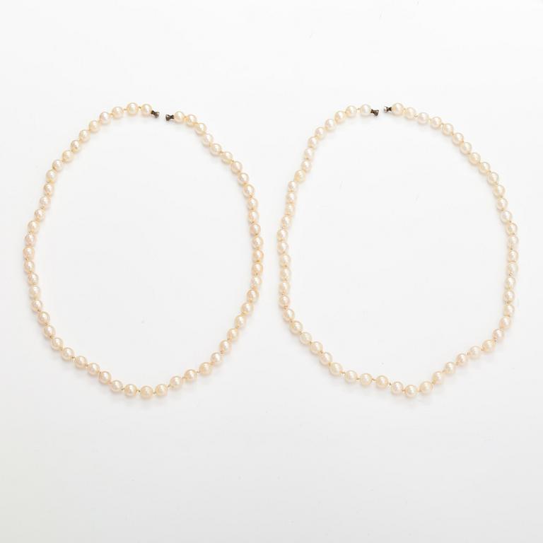 Two cultured pearl colliers without locks, silver parts. Probably Ole Lynggaard.