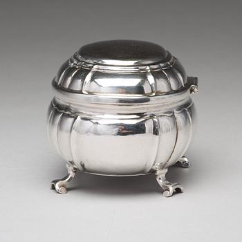 Johan Pettersson Berg, sockerskrin, silver, Norrköping 1743. Senbarock.