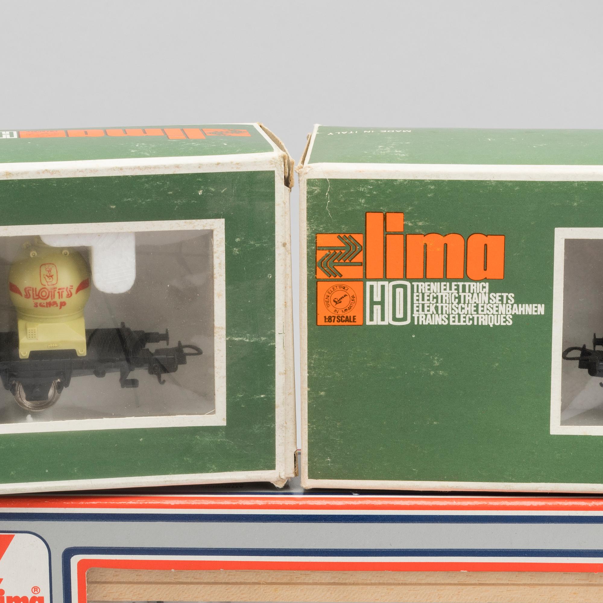A COLLECTION OF CA 30 PCS OF LIMA TRAINS.