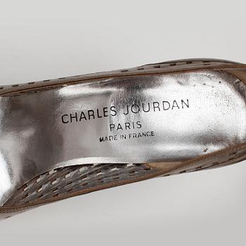 CHARLES JOURDAN, a pair of silver coloured leather pumps.