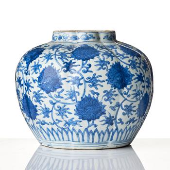 A large blue and white 'lotus' jar, Ming dynasty, Wanli (1572-1620).