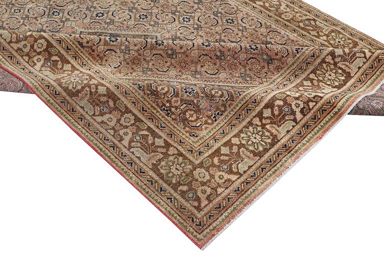 A carpet, Persian, Vintage design, c. 317 x 216 cm.