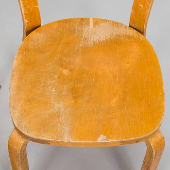 Alvar Aalto, stolar, ett par, modell 69, O.Y. Huonekalu- ja Rakennustyötehdas A.B. 1900-talets mitt.