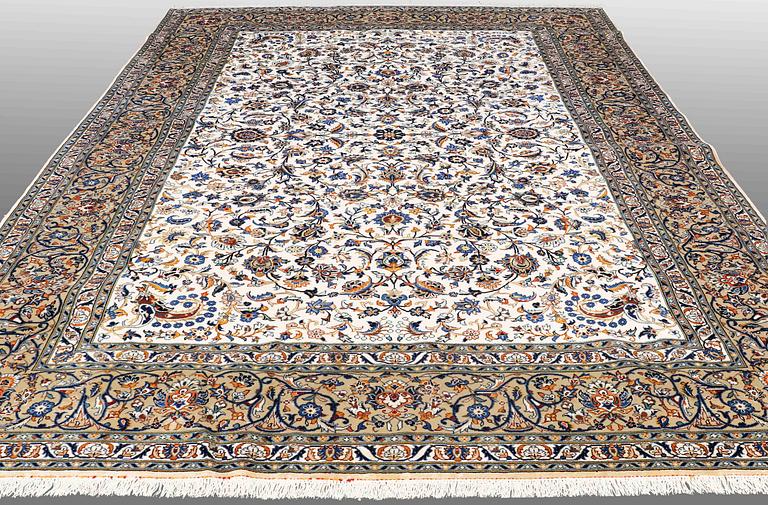 A CARPET, Kashan, ca 410 x 280 cm.