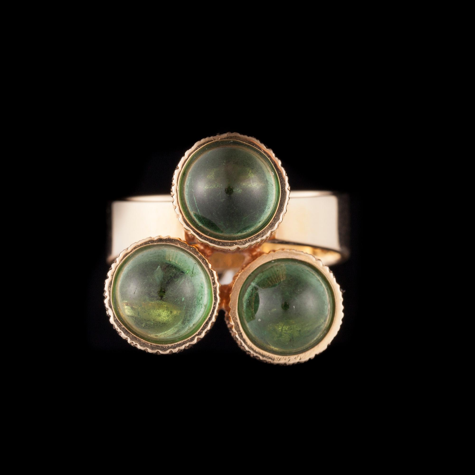 RING, 14K guld, gröna turmaliner. Kultakönni 1974.Vikt ca 12,7 g.