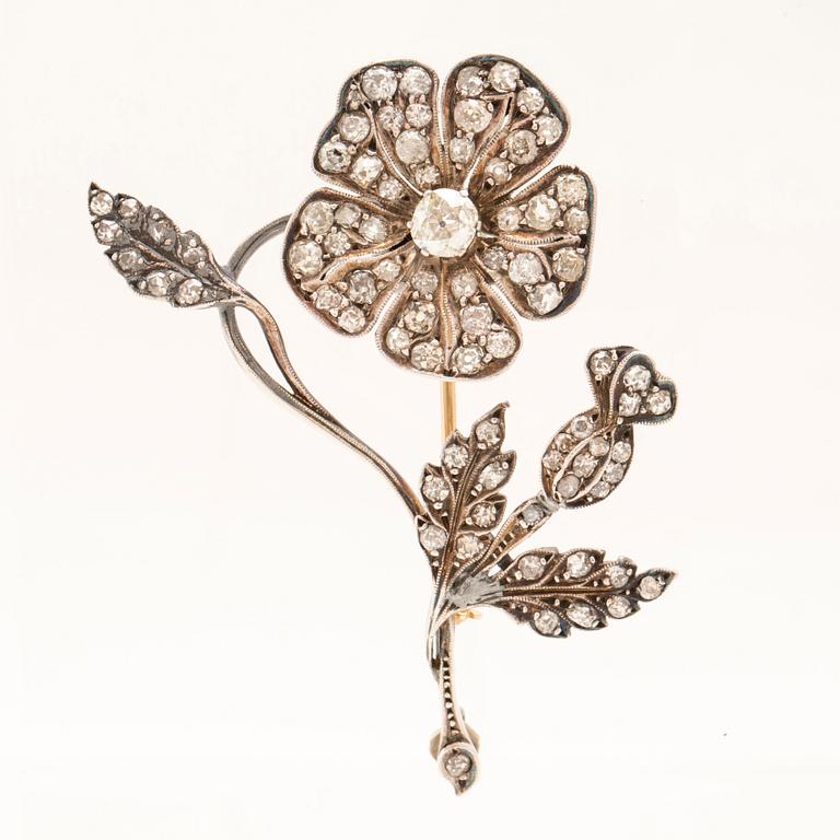 Brosch/hänge i form av blomma och tistel med gammalslipade diamanter.