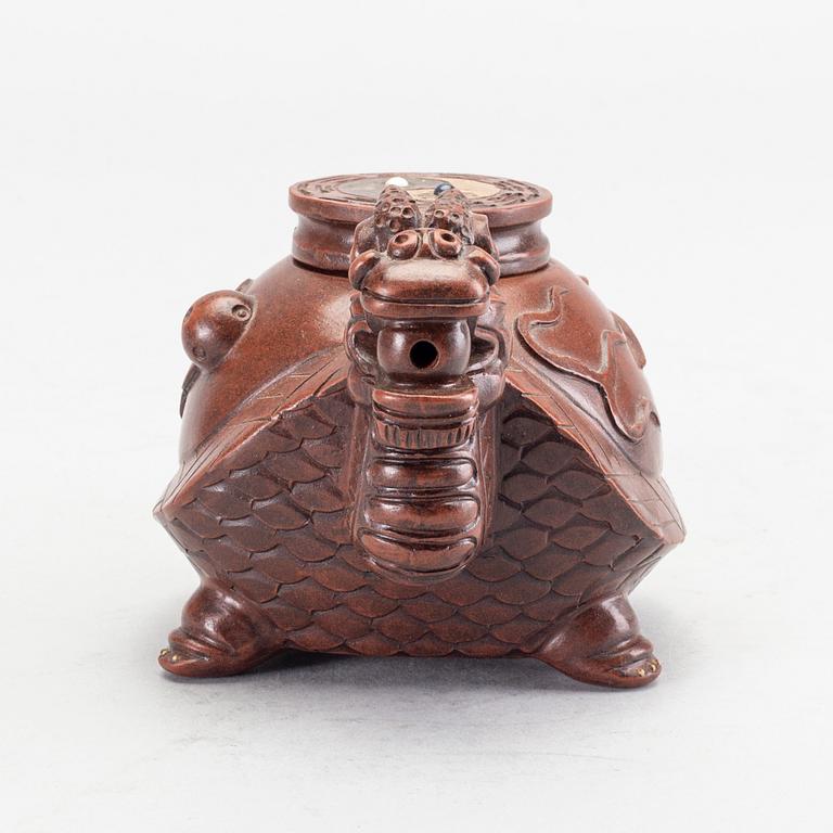 An unusual yixing tea pot, China, 20th Century. Seal to base.