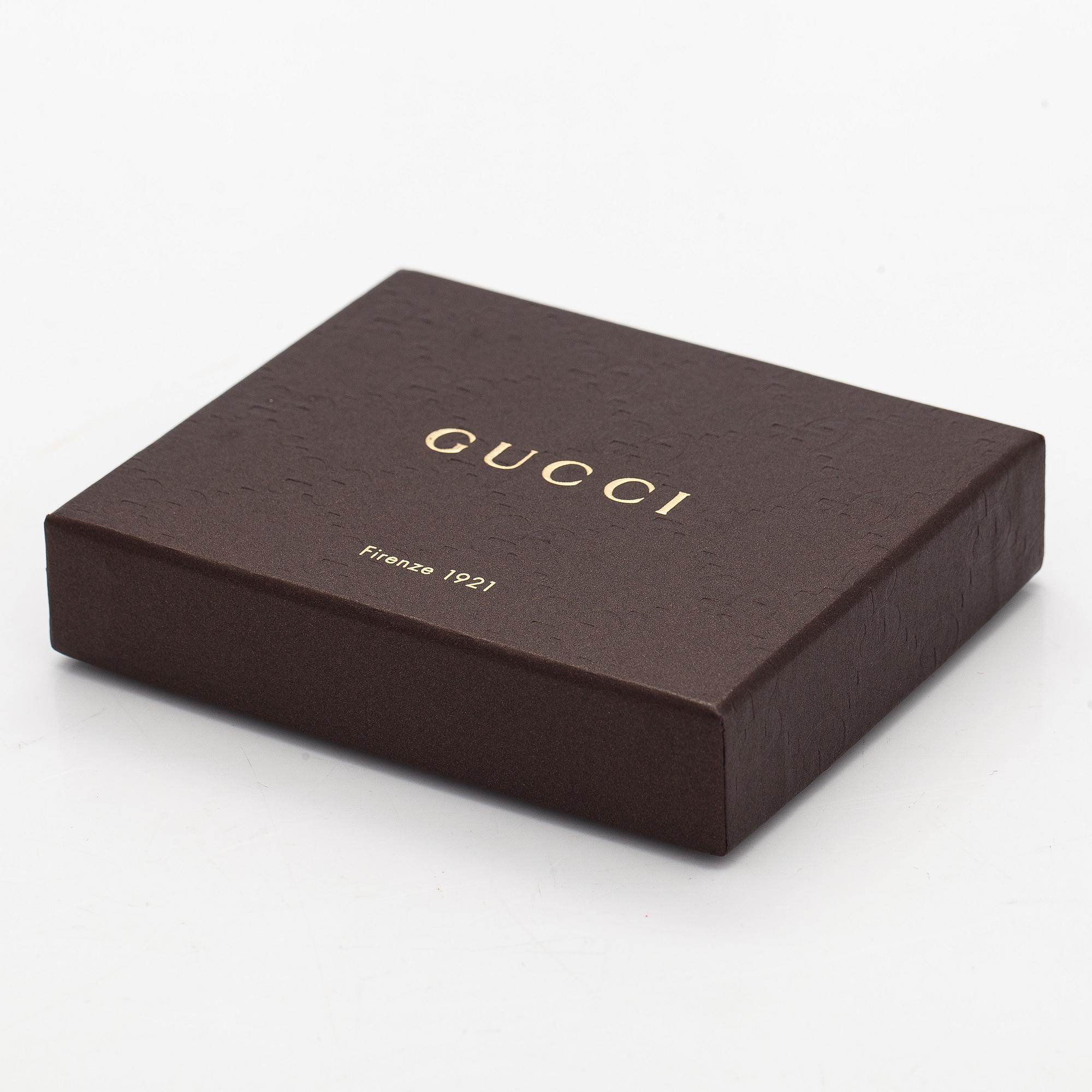 Gucci, an 18K gold 'Interlocking' bracelet with brilliant-cut diamonds.