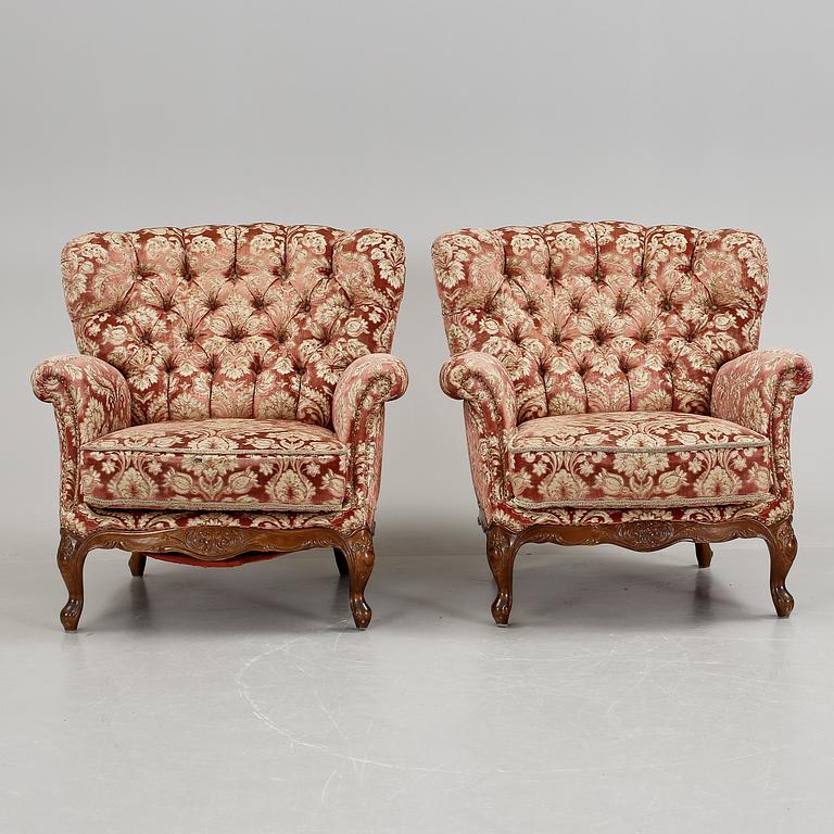 FÅTÖLJER, ett par, rokoko-stil, 1900-talets andra kvartal.