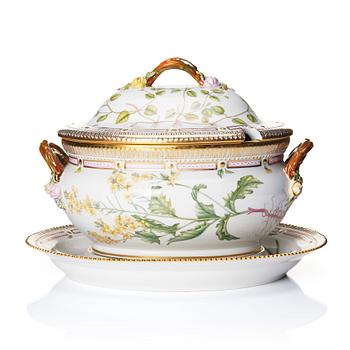 452. A large Royal Copenhagen 'Flora Danica' tureen with cover and stand, Denmark, 20th Century.