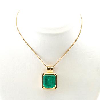 An 18K gold pendant set with an emerald-cut emerald, Schrittesser Gold & Silversmith Gothenburg.